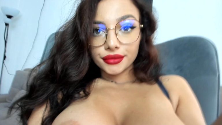 9harlotte99 – Busty Big Haired Cam Girl Delivers Excellent Live Cam Show