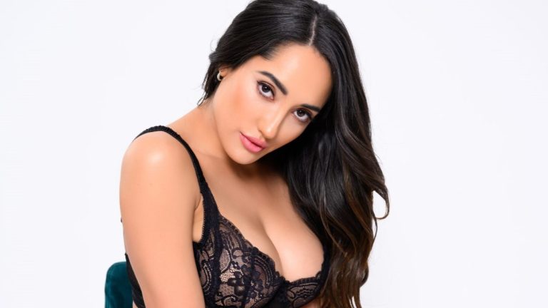 Flawless Beauty Chloe Amour Shines in Hot New Releases – @RealChloeAmour, @risingstarpr